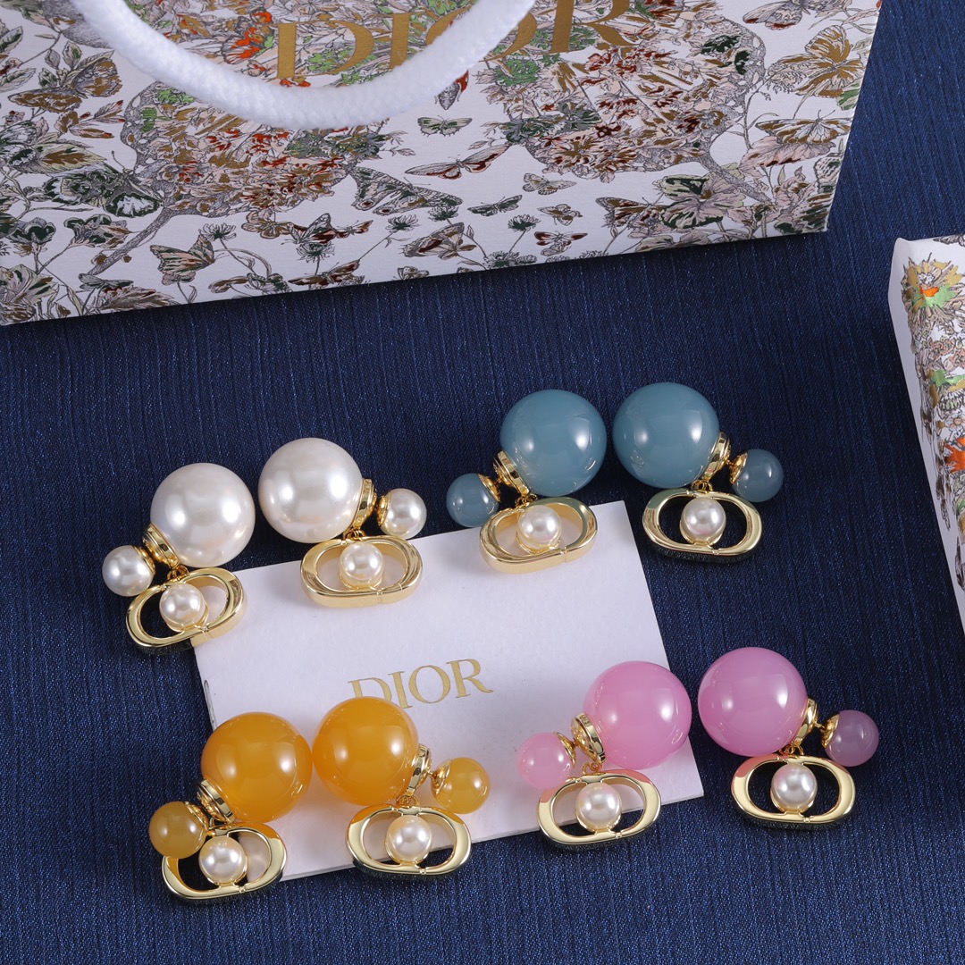 High   Quality  Fashion    Earring  07137447