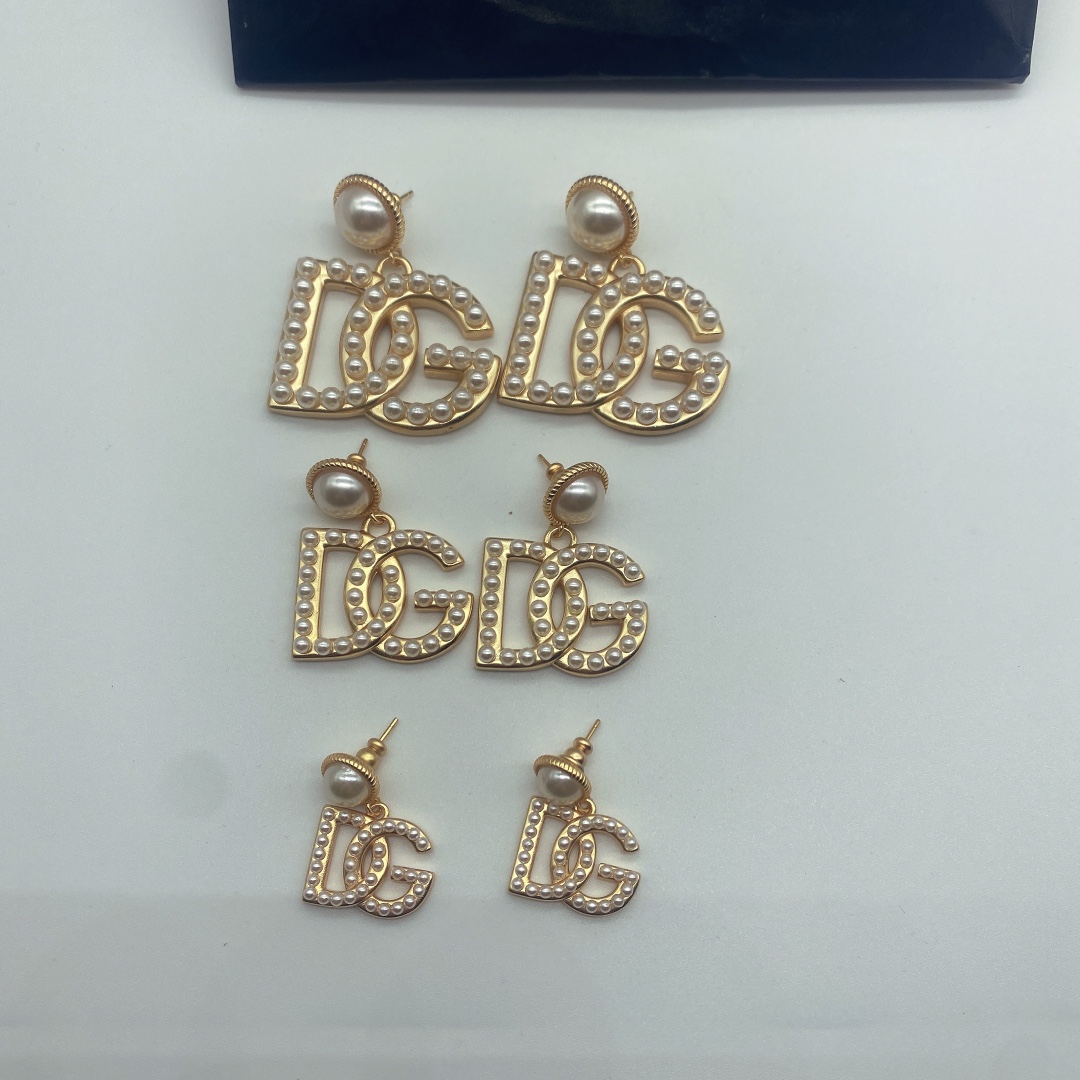 High   Quality  Fashion    Earring  07137443
