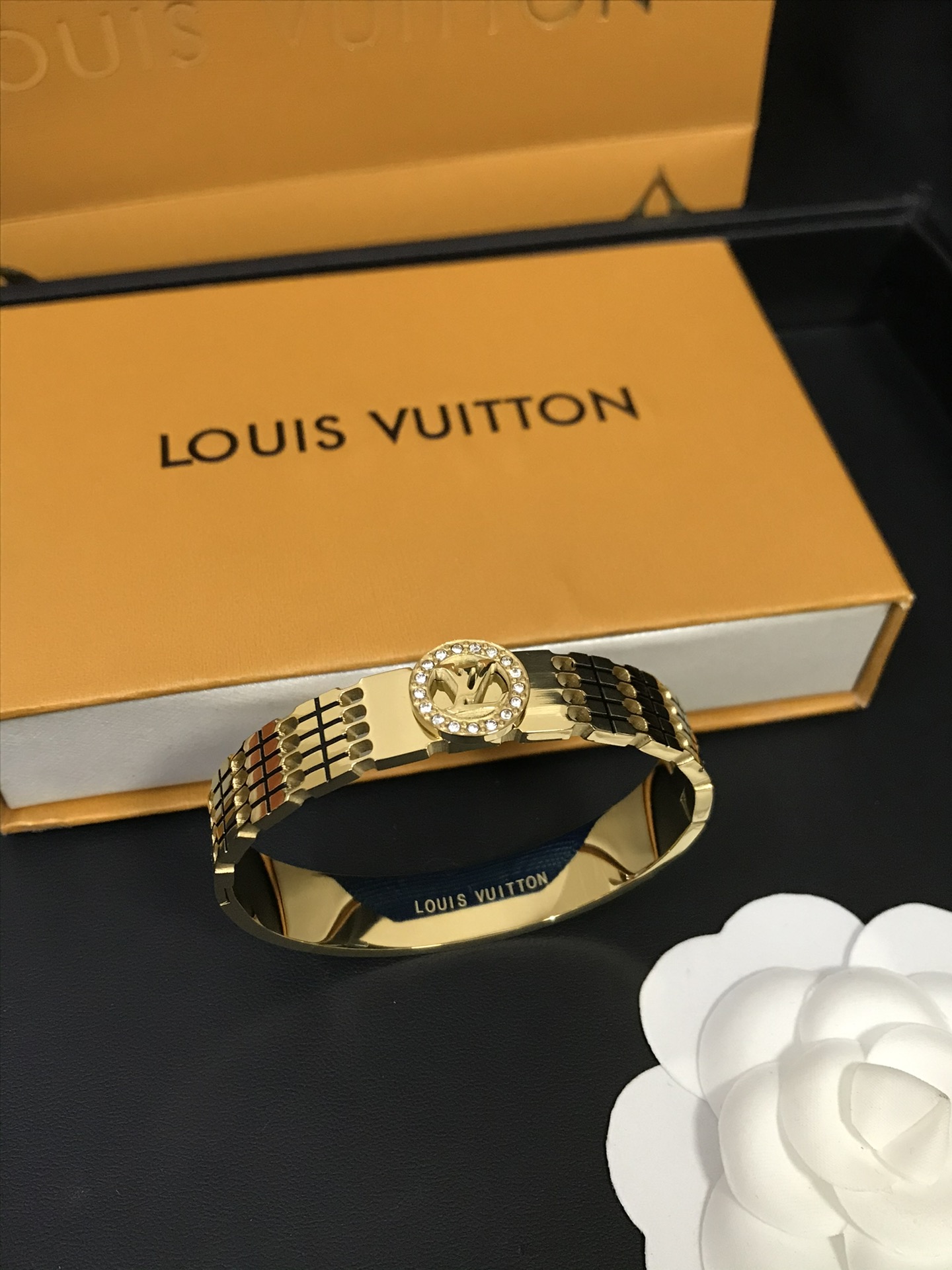High   Quality   Fashion    Bracelet   01381