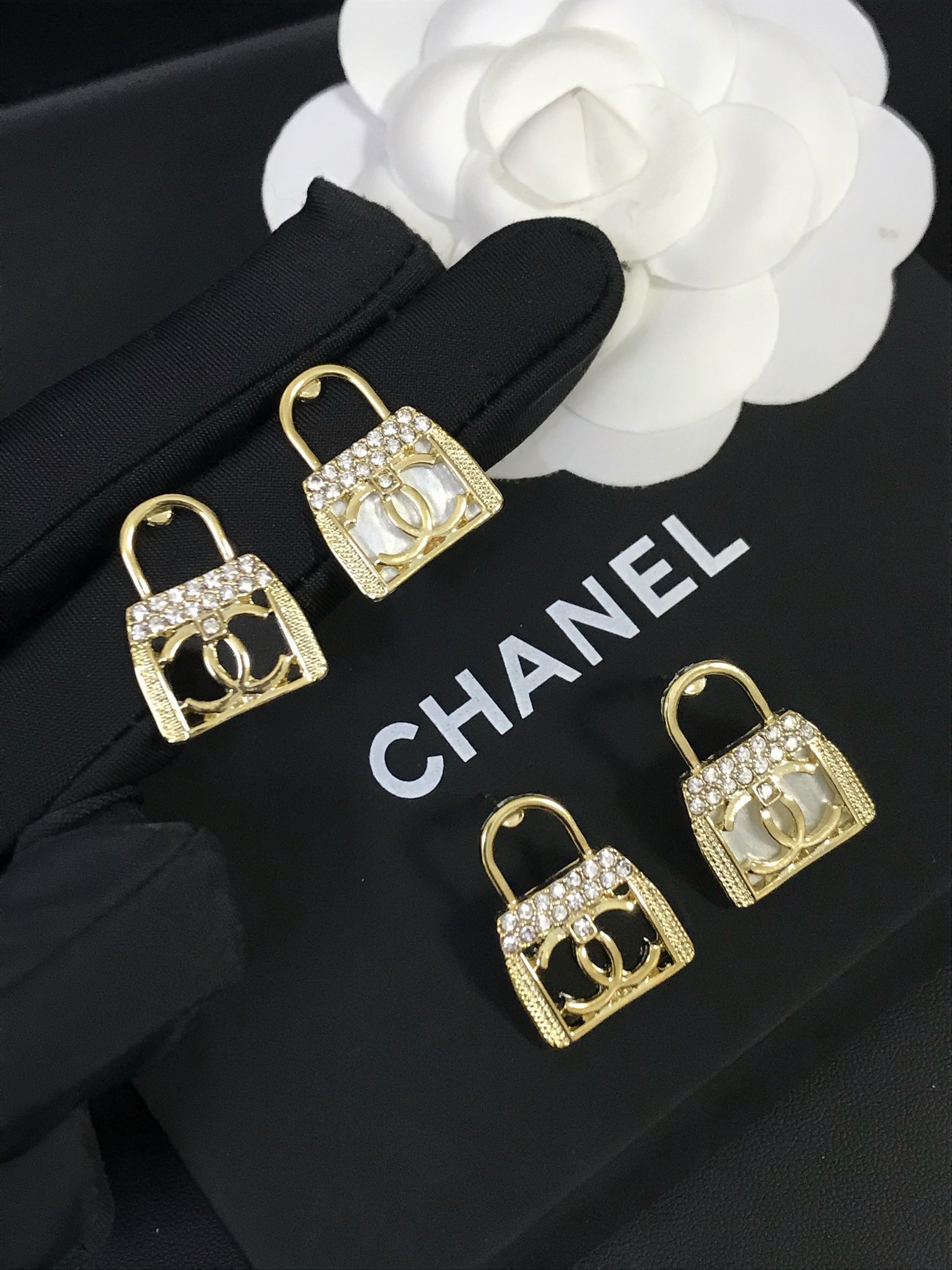 High   Quality   Fashion    Earring   01990