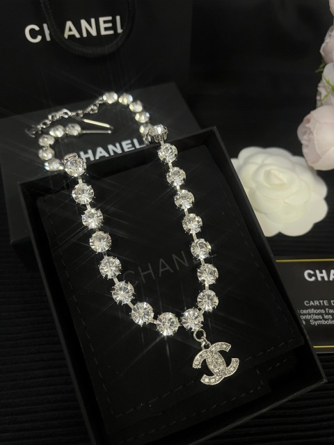 High   Quality   Fashion    Necklace  01601