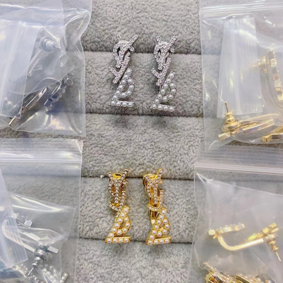 High   Quality  Fashion    Earring  07138082