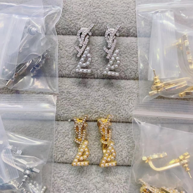 High   Quality  Fashion    Earring  07138082