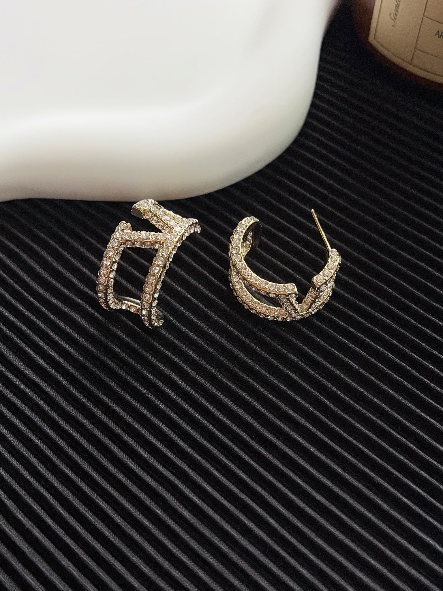High   Quality   Fashion    Earring  01998