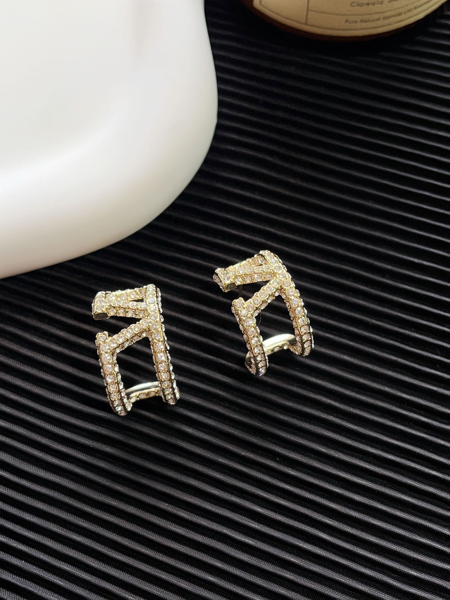 High   Quality   Fashion    Earring  01998