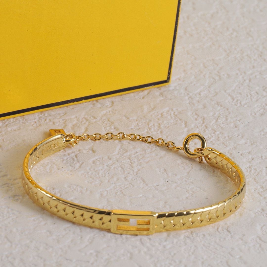 High Quality Fashion bracelet 07138361