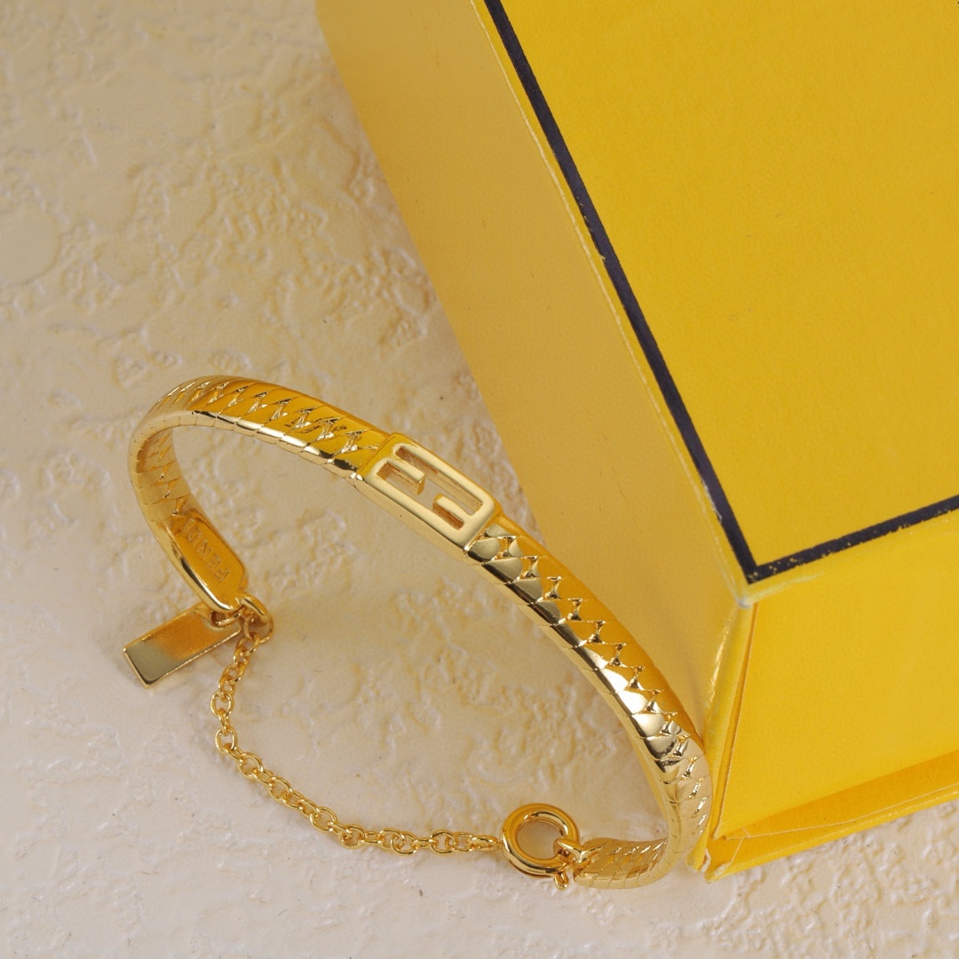 High Quality Fashion bracelet 07138361