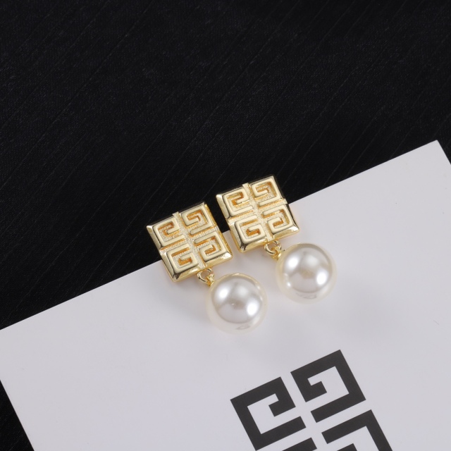 High  Quality  Fashion Earrings 07138350