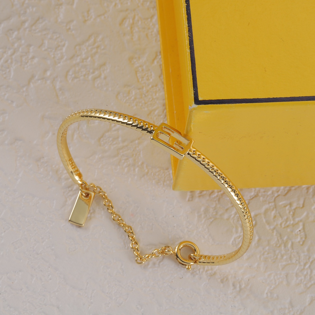 High Quality Fashion bracelet 07138361