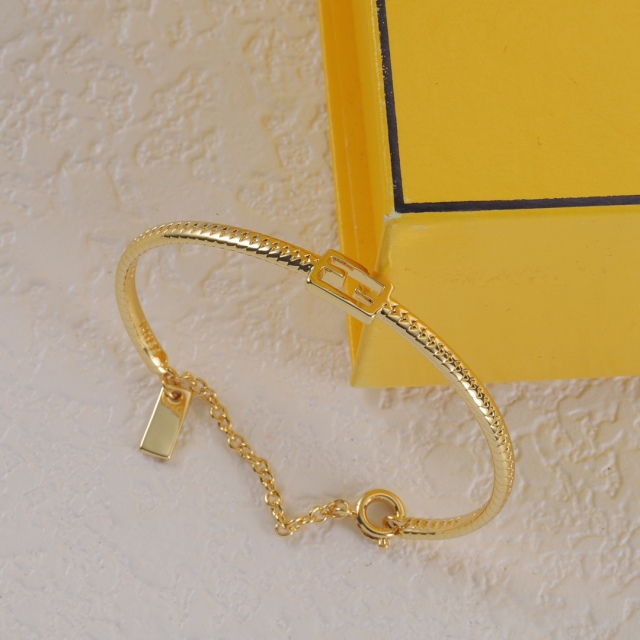 High Quality Fashion bracelet 07138361