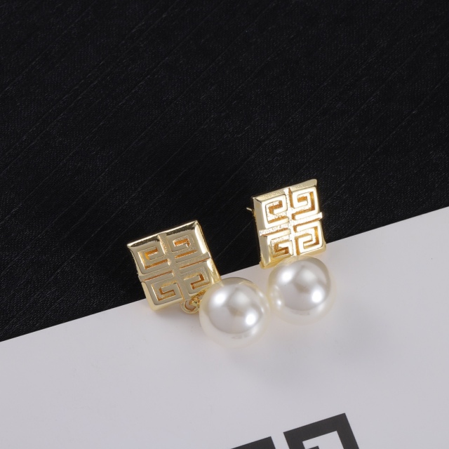 High  Quality  Fashion Earrings 07138350