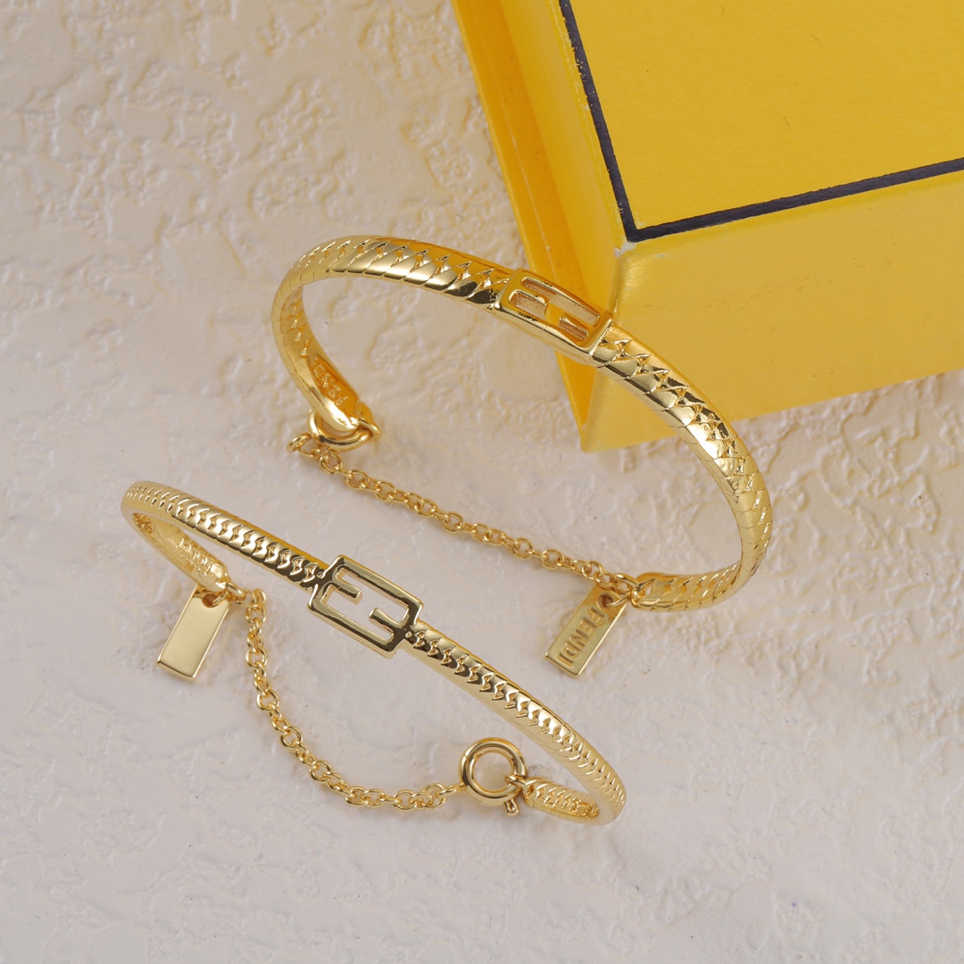 High Quality Fashion bracelet 07138361