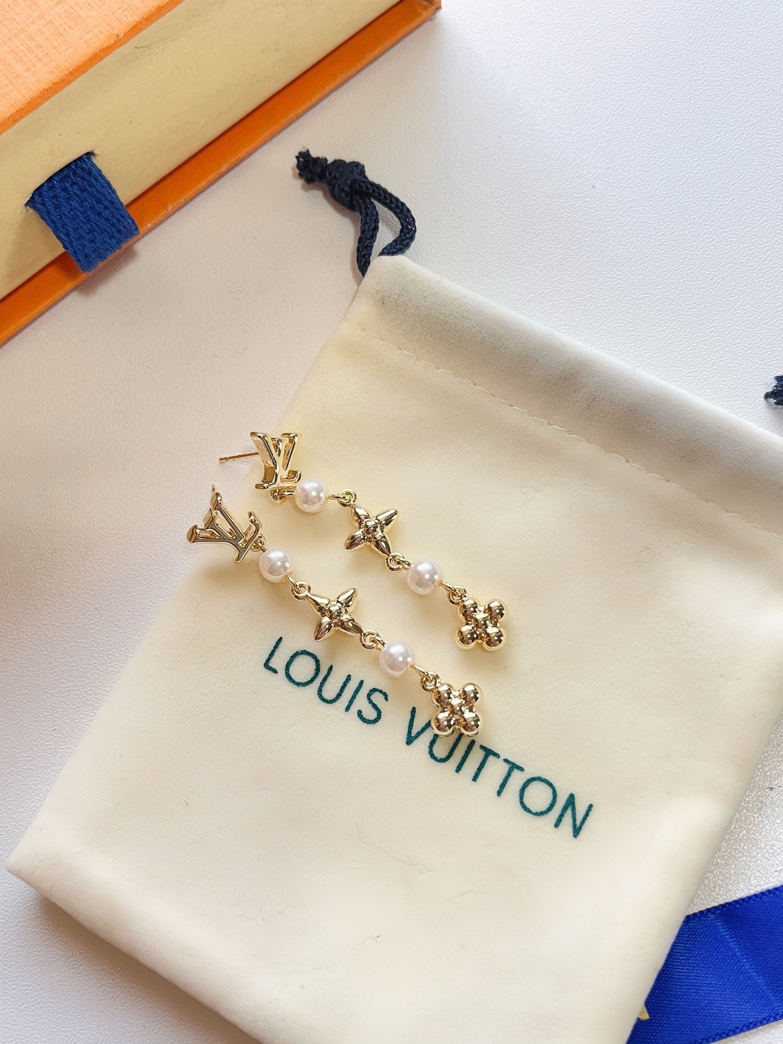 High   Quality   Fashion    Earring   01999