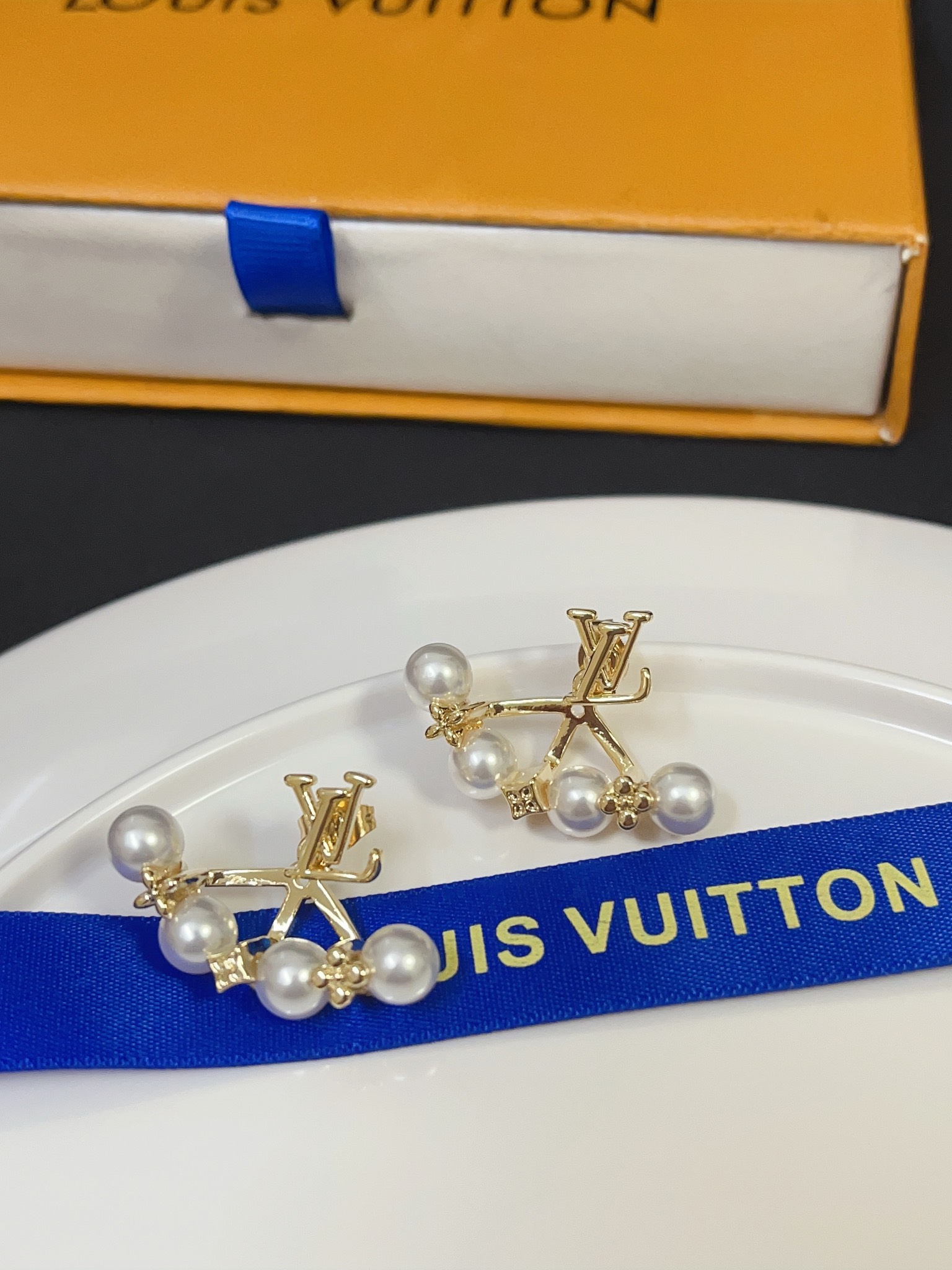 High   Quality   Fashion    Earring    011003