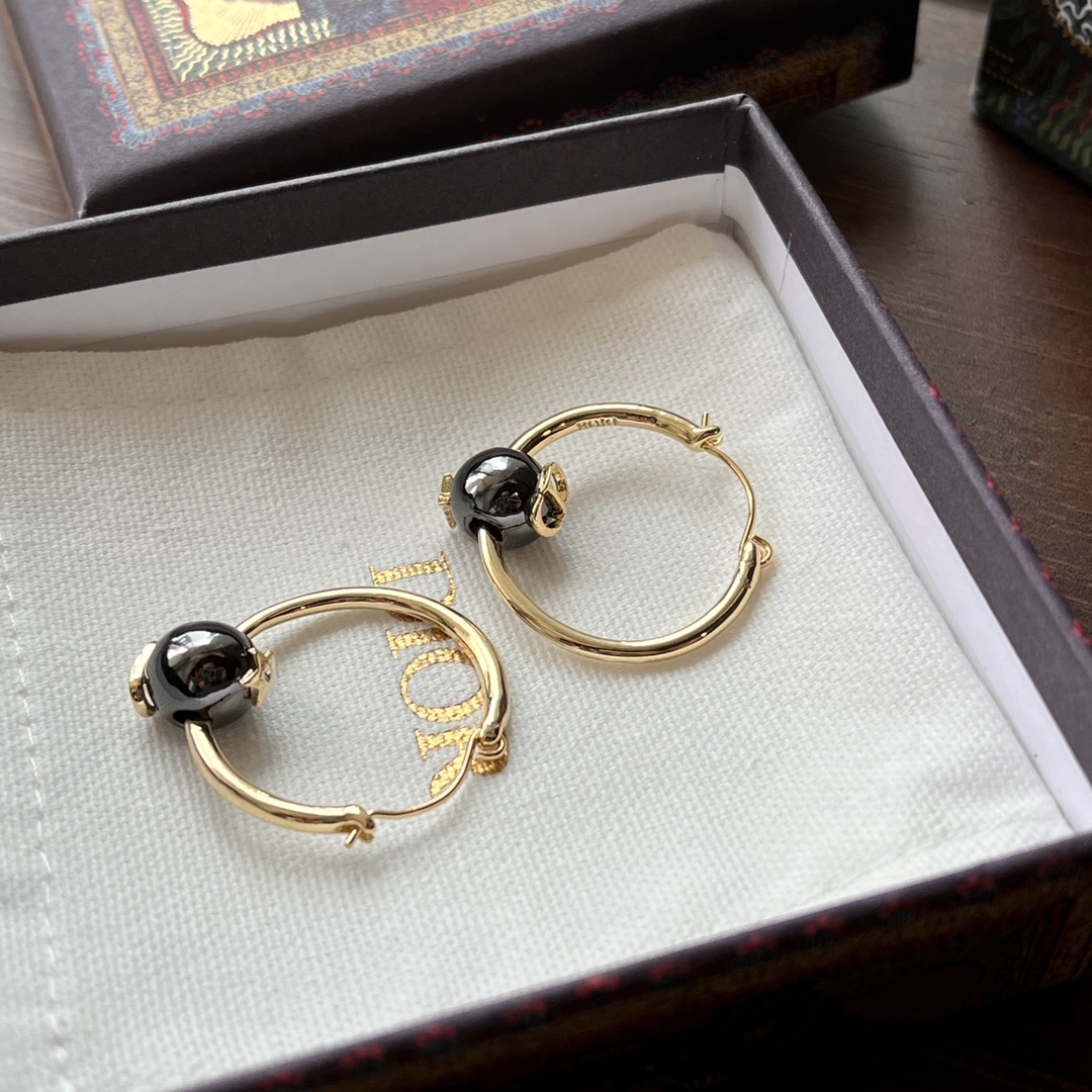 High   Quality   Fashion    Earring    01745
