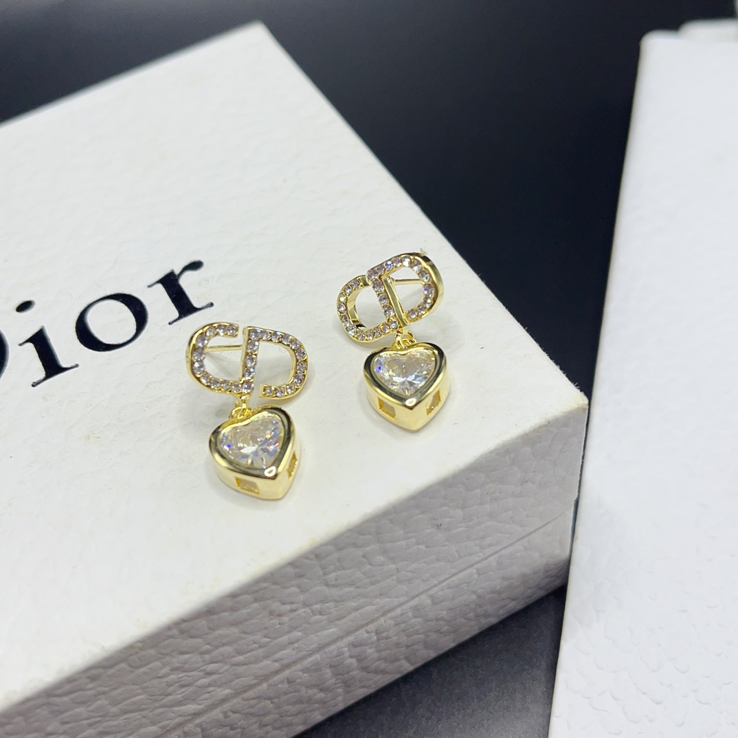 High   Quality   Fashion    Earring    011008