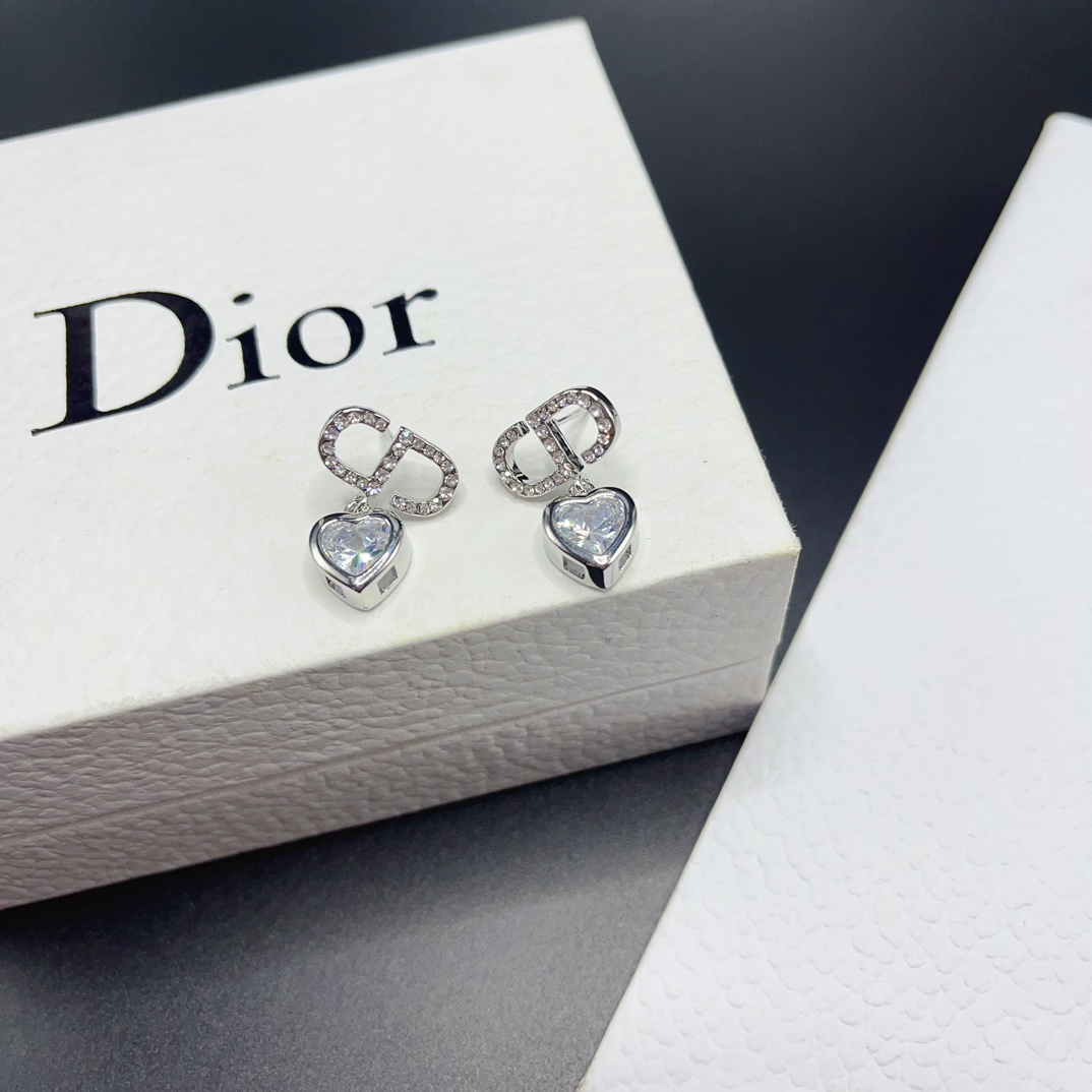 High   Quality   Fashion    Earring    011008