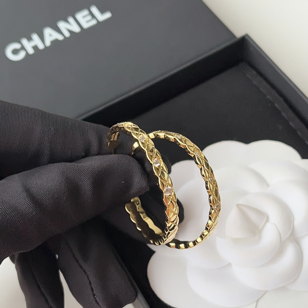 High   Quality   Fashion    Earring    011007