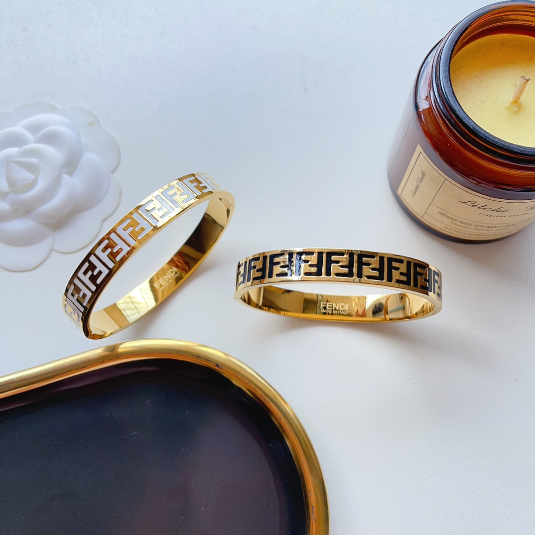 High   Quality   Fashion    Bracelet  01402