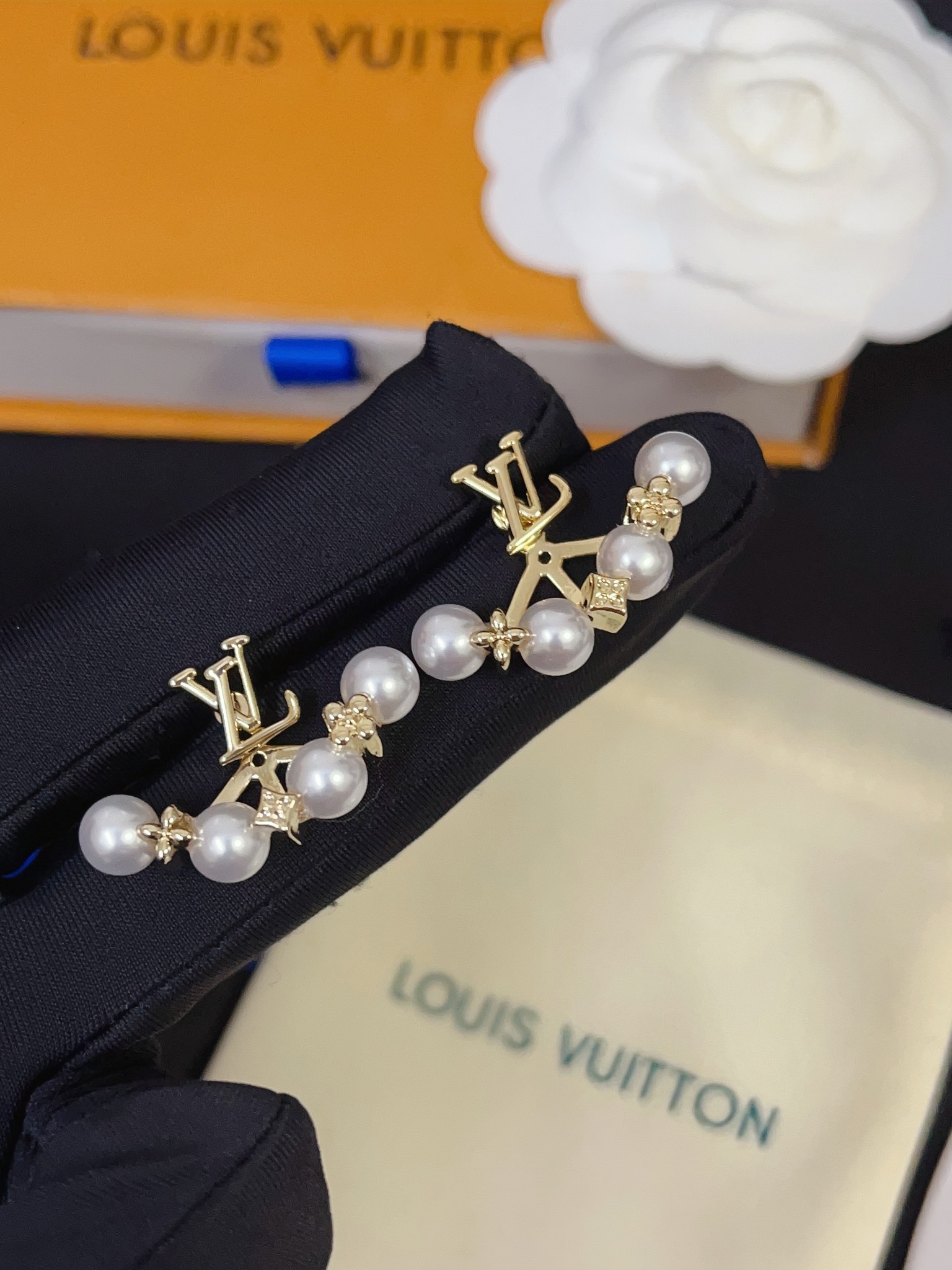 High   Quality   Fashion    Earring    011003