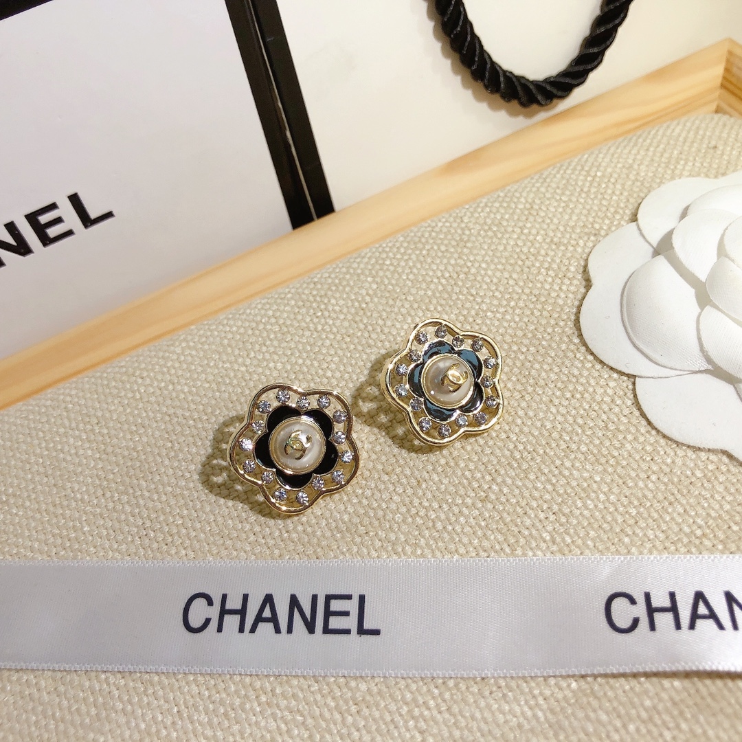 High   Quality   Fashion    Earring    01651