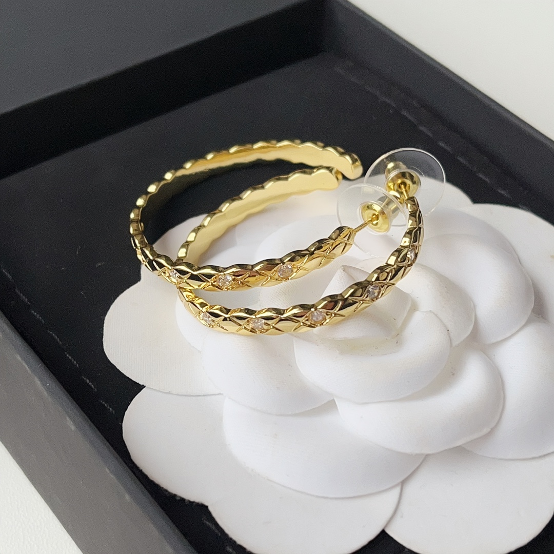 High   Quality   Fashion    Earring    011007