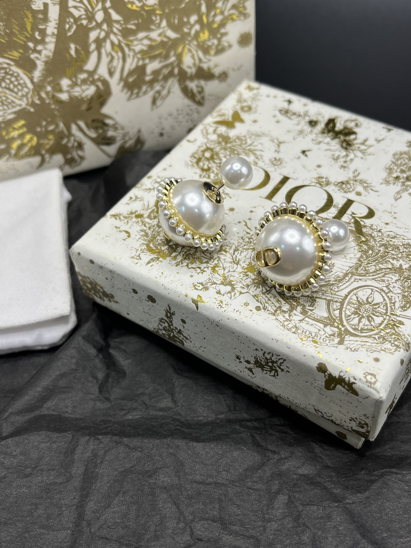 High   Quality   Fashion    Earring    011001