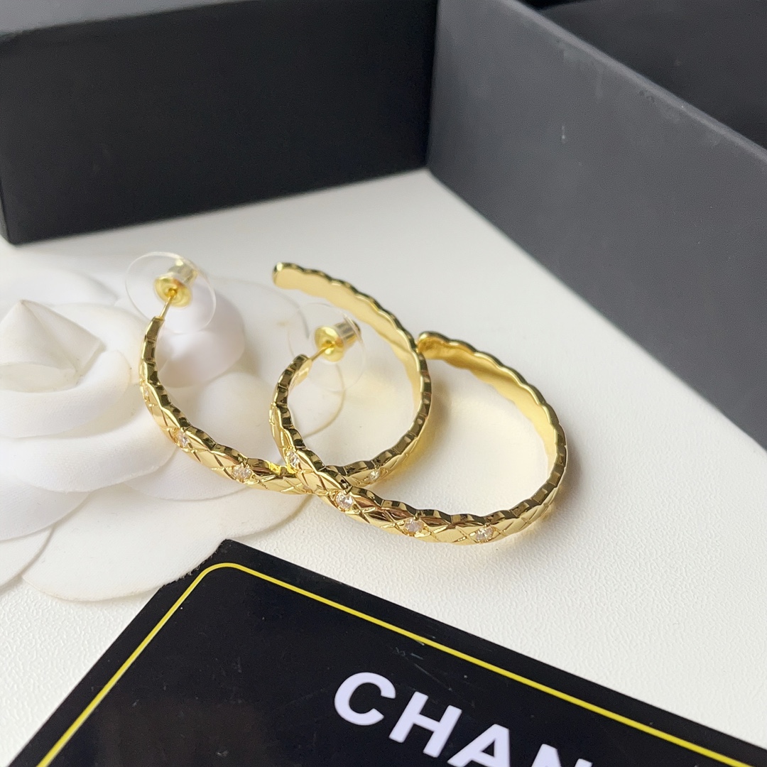 High   Quality   Fashion    Earring    011007