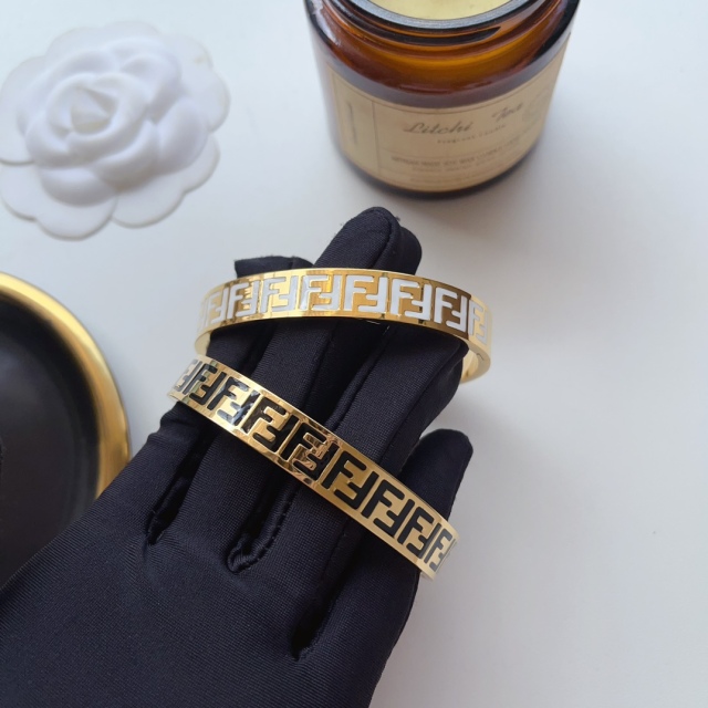 High   Quality   Fashion    Bracelet  01402