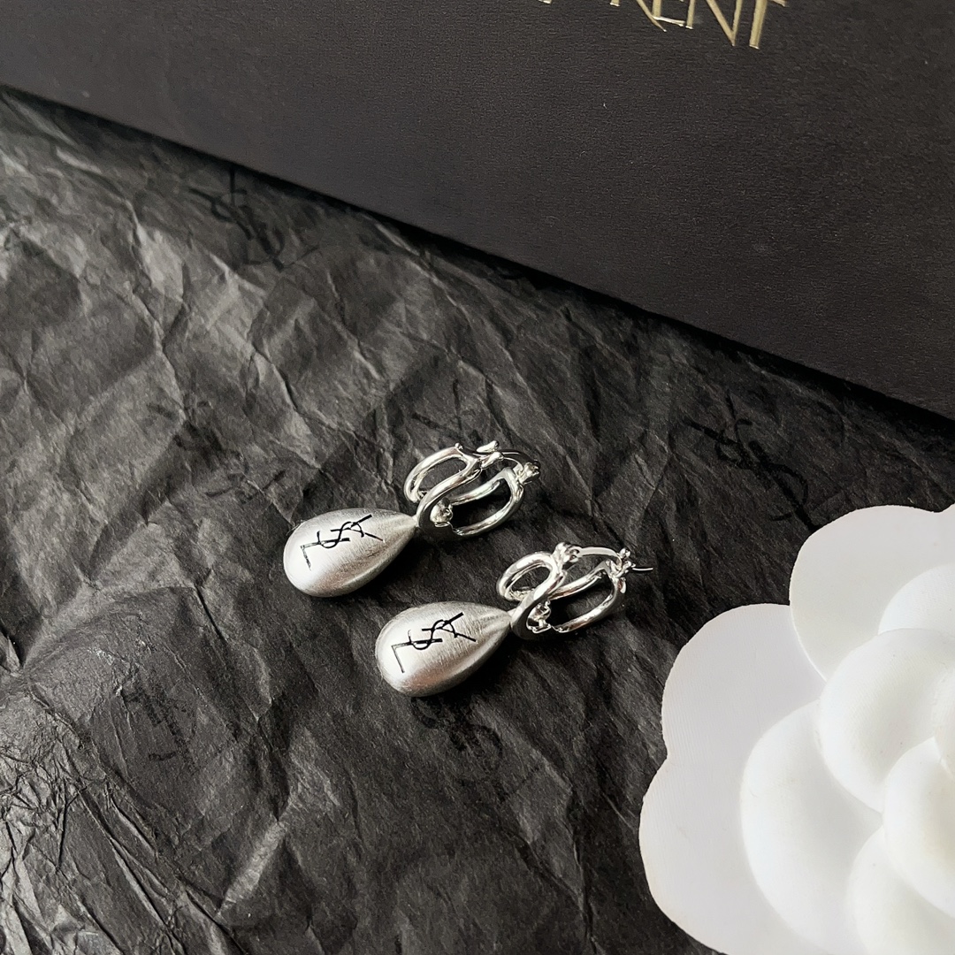 High   Quality   Fashion    Earring    011026