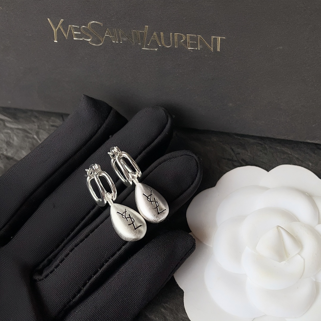 High   Quality   Fashion    Earring    011026