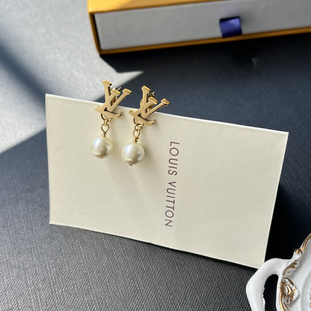 High   Quality   Fashion     Earring   011037