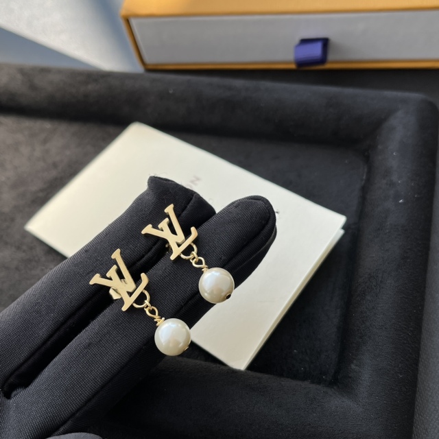 High   Quality   Fashion     Earring   011037