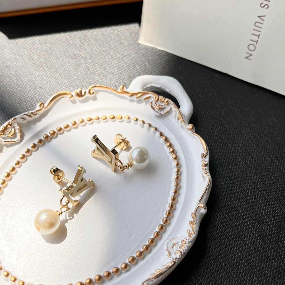 High   Quality   Fashion     Earring   011037