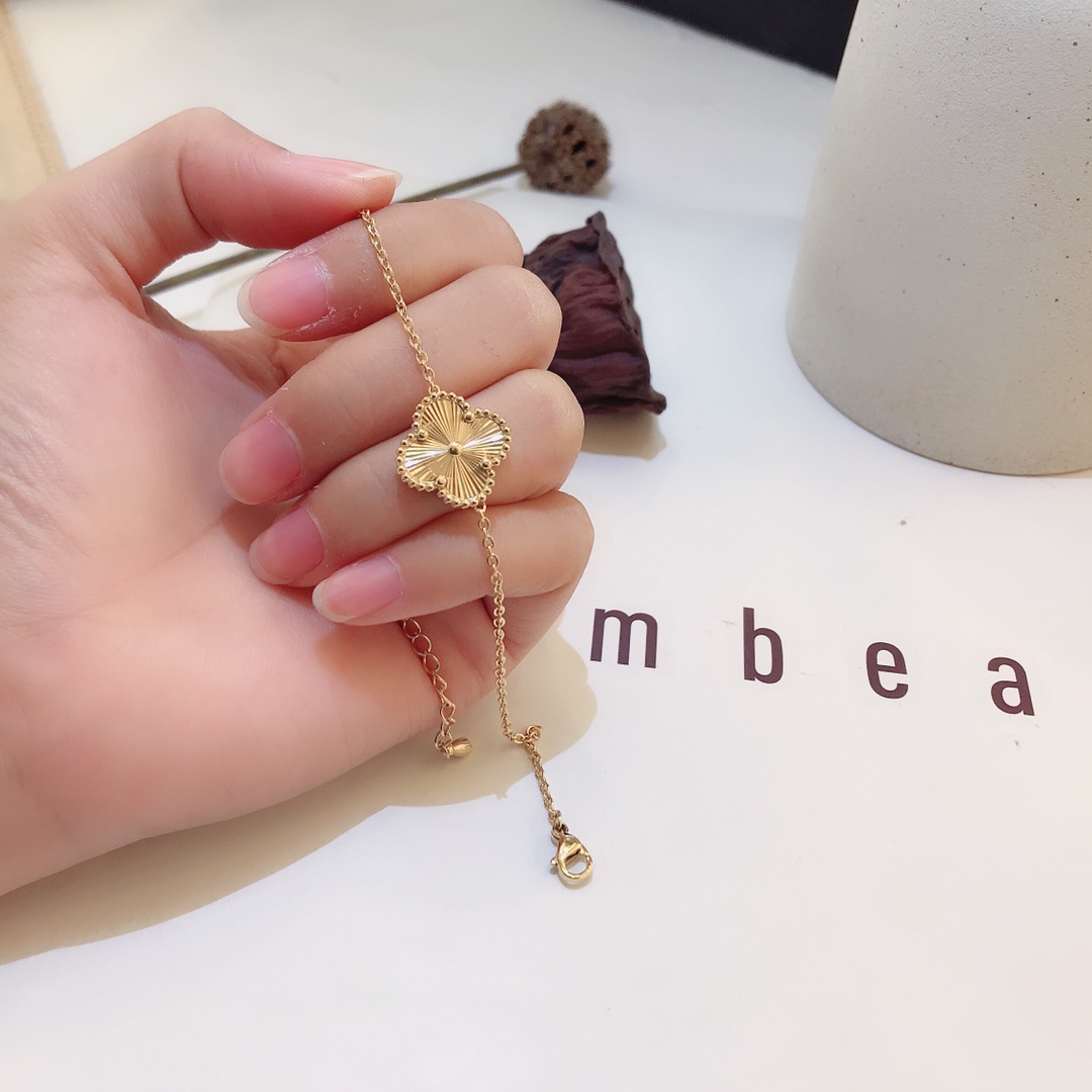 High   Quality   Fashion     Bracelet   01011