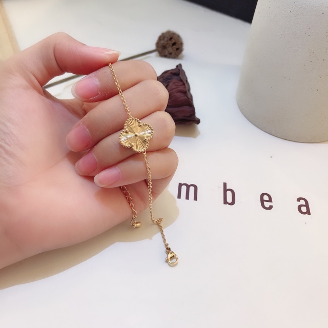 High   Quality   Fashion     Bracelet   01011