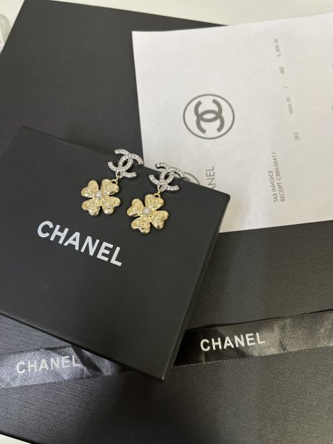 High   Quality   Fashion     Earring    011049