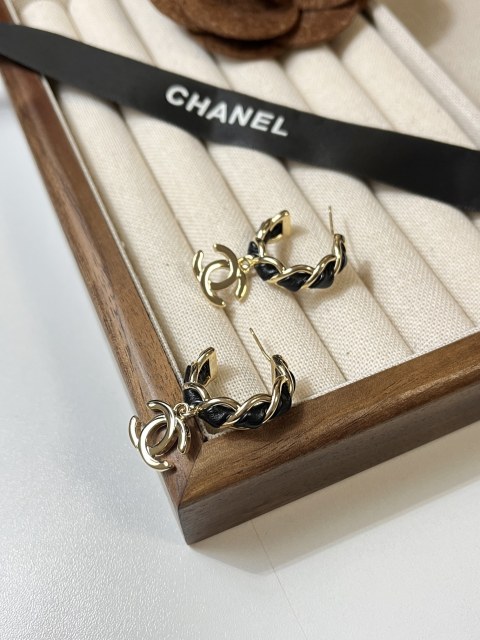 High   Quality   Fashion     Earring    011054