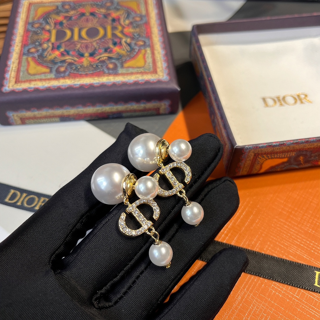 High   Quality   Fashion     Earring    01744