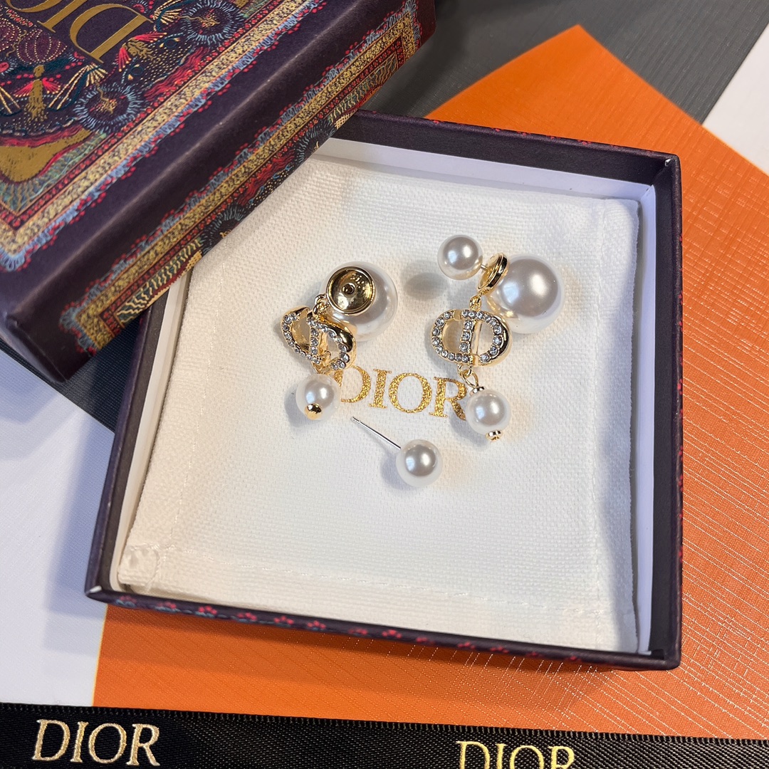 High   Quality   Fashion     Earring    01744