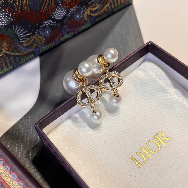 High   Quality   Fashion     Earring    01744