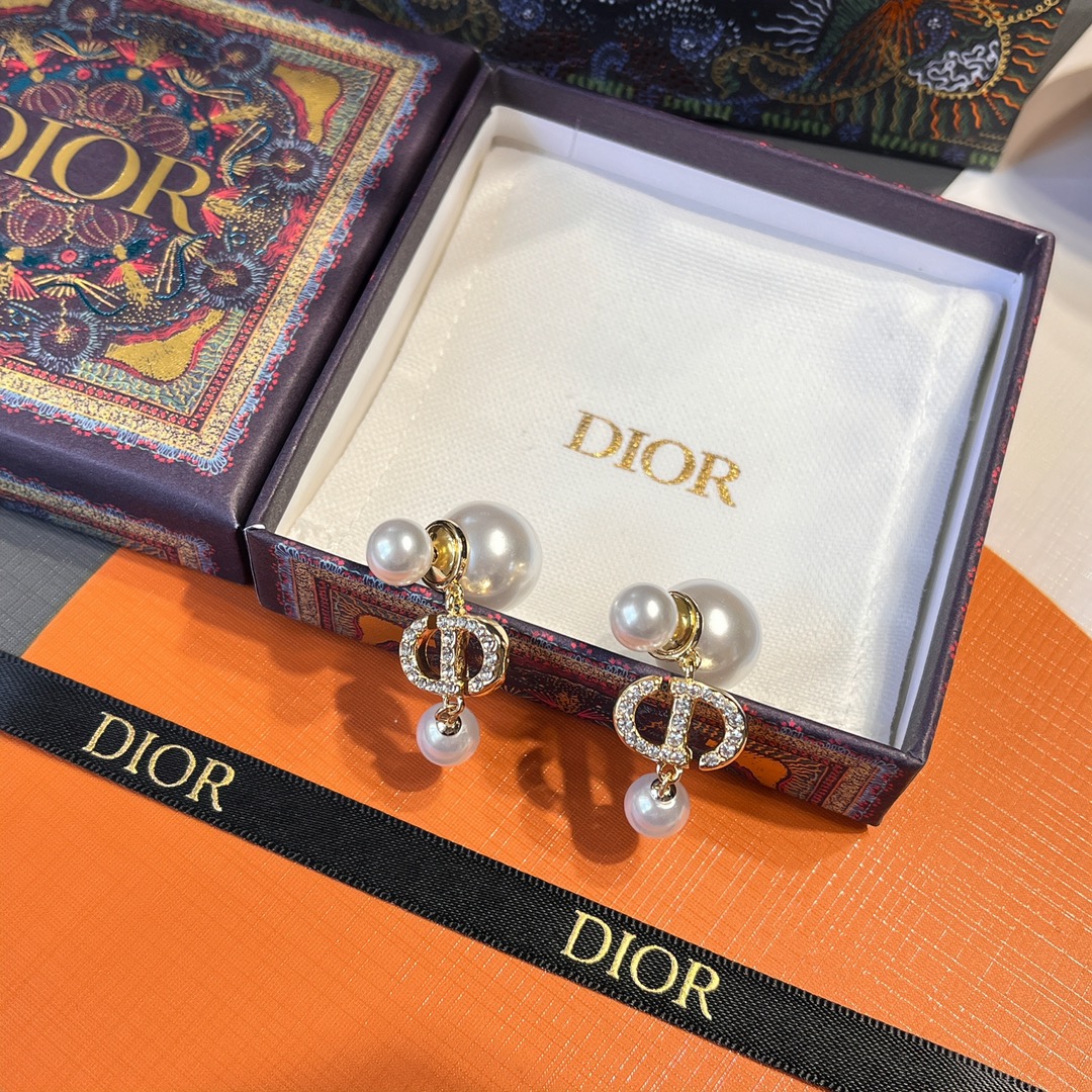 High   Quality   Fashion     Earring    01744