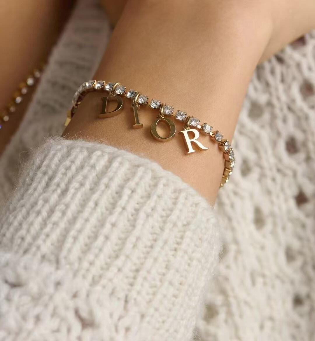 High   Quality   Fashion     Bracelet   01170