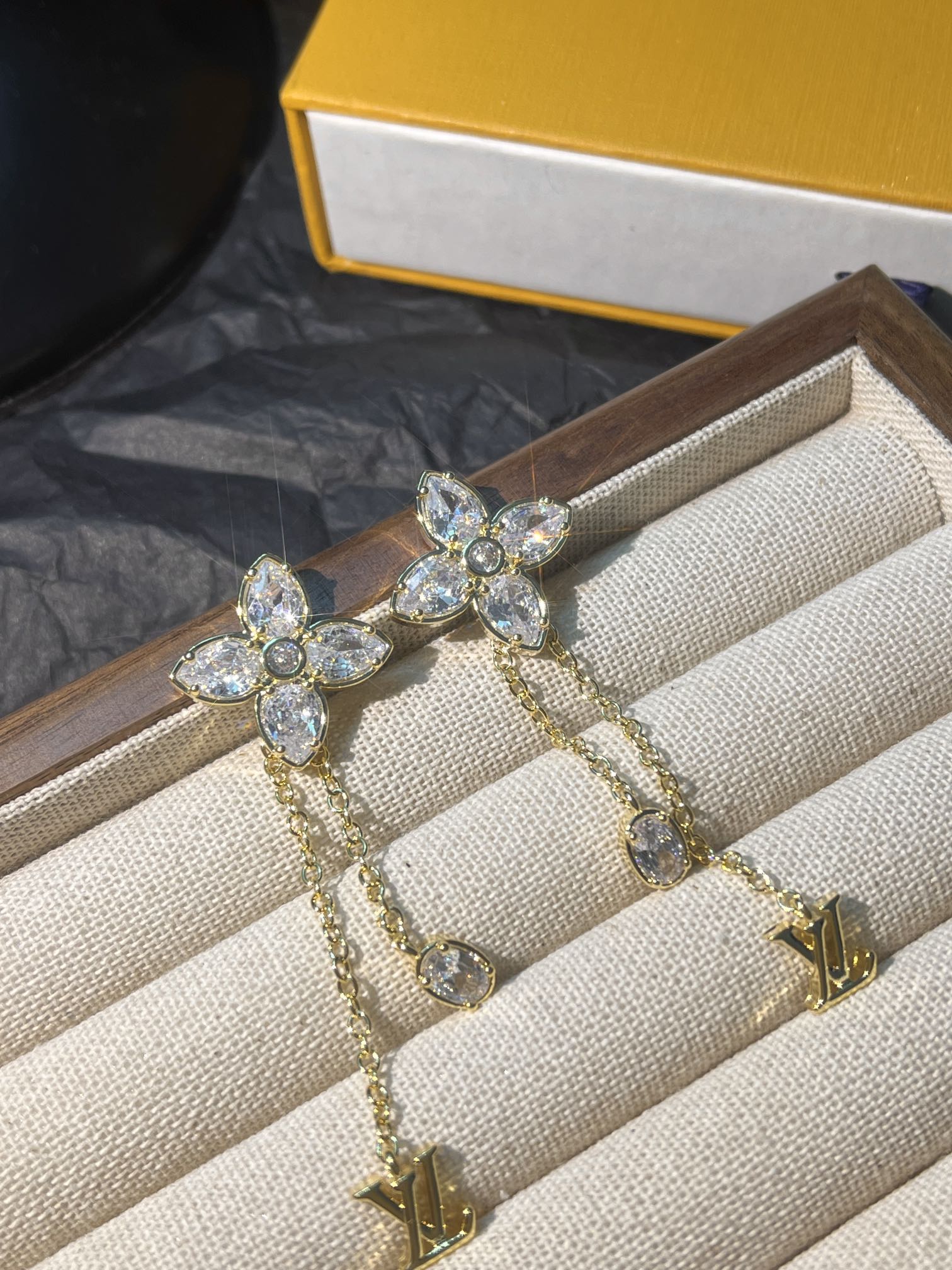 High   Quality   Fashion     Earring    011060