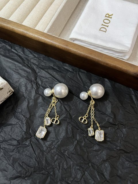 High   Quality   Fashion     Earring    011062