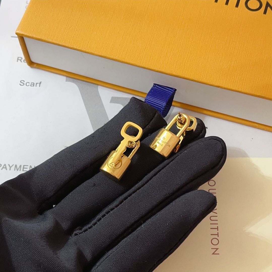 High   Quality   Fashion     Earring    011064