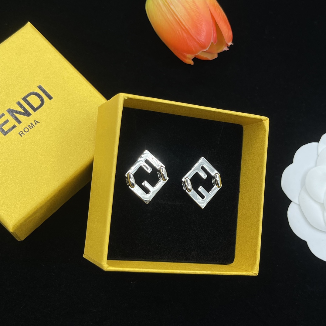 High Quality Fashion Jewelry  Earrings 0606006