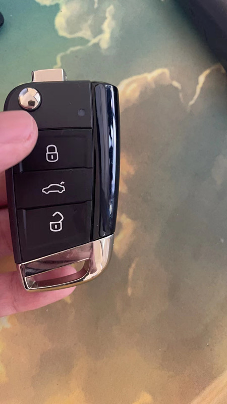 For Volkswagen Golf MK7 New bright black VW Remote Key Shell Case with Hu66 blade