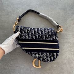 디올오블리크새들백미듐