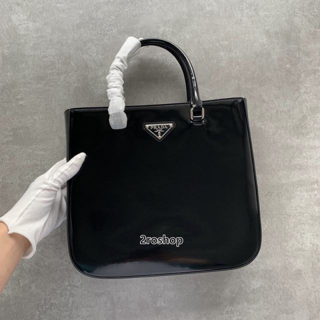 프라다브러쉬드가죽토트백